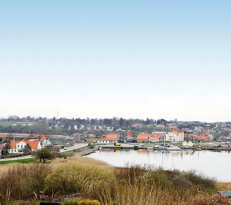 Three-bedroom Holiday In 11