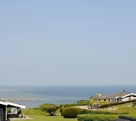 Three-bedroom Holiday In 11