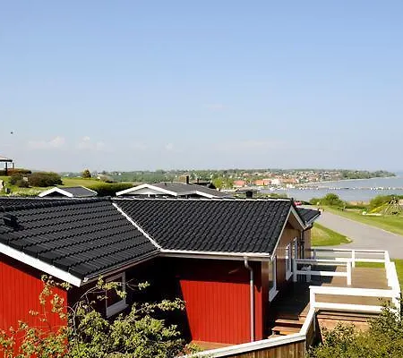 Three-bedroom Holiday In 11 * Hejls
